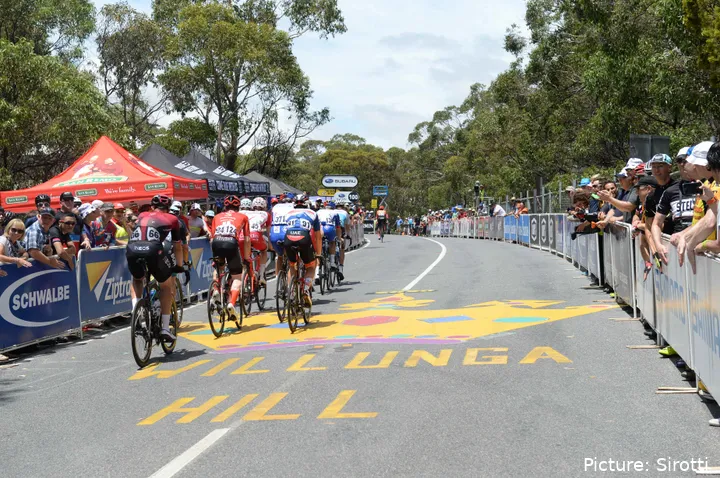 Der Anstieg nach Willunga Hill, Schlüsselstelle beim Santos Tour Down Under