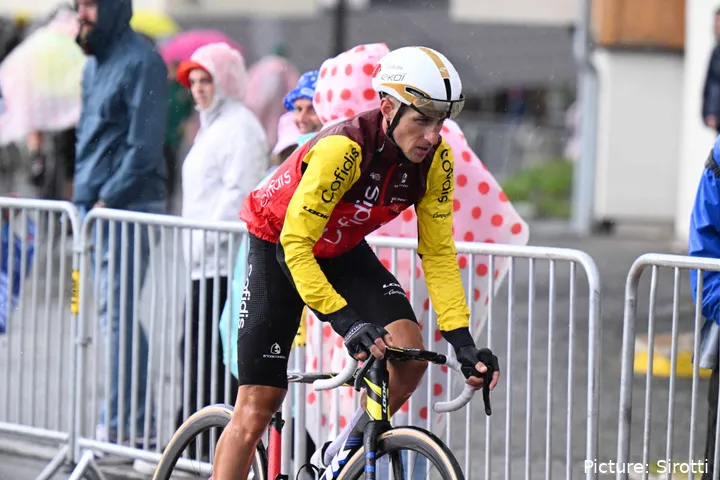 Damien Touzé kämpft nach seinem schweren Sturz bei der Tour of Oman mit den Folgen schwerer Verletzungen - seine Zukunft im Profiradsport ist ungewiss