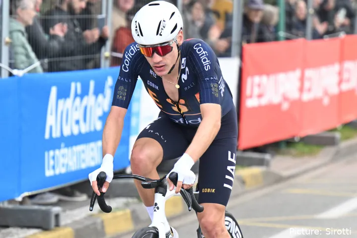 Juan Ayuso übernimmt nach dem Mannschaftszeitfahren der 3. Etappe bei Paris-Nizza die Gesamtführung - der Spanier von Lidl-Trek trägt erstmals das Maillot Jaune