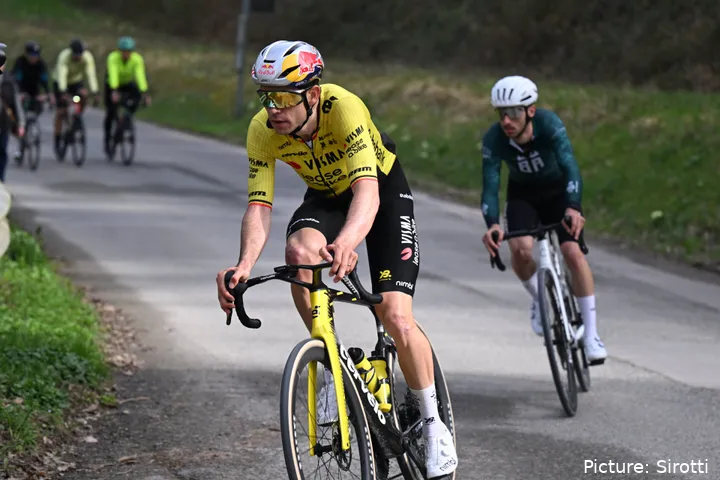 Wout Van Aert sieht in der 4. Etappe von Tirreno–Adriatico eine große Chance - zugleich verfolgt der Belgier aufmerksam, wie Rivale Tadej Pogacar bereits intensiv an seinen Paris-Roubaix-Plänen arbeitet