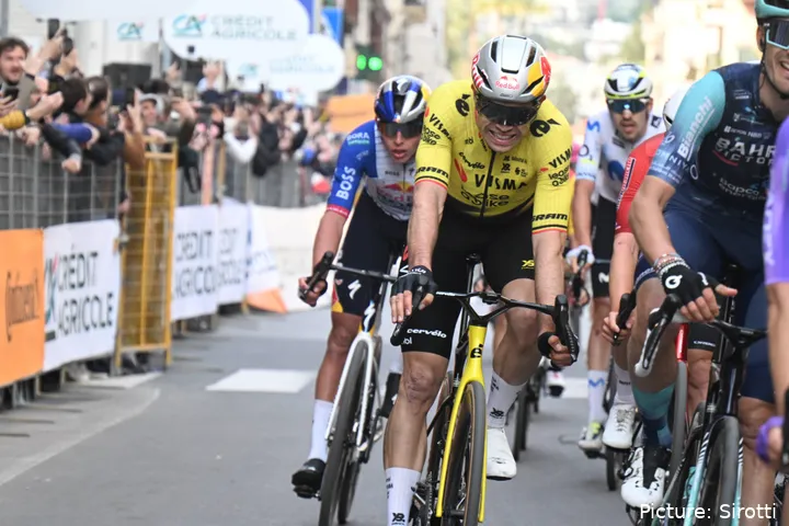 Wout van Aert überquert die Ziellinie bei Mailand–Sanremo 2026