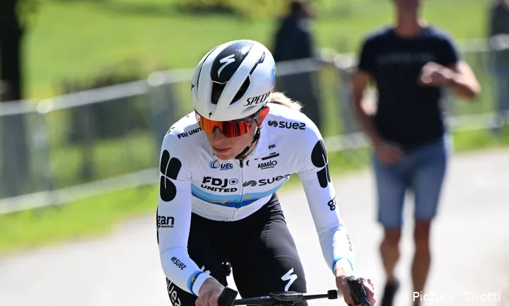 Demi Vollering bei der Streckenbesichtigung für Lüttich–Bastogne–Lüttich 2026