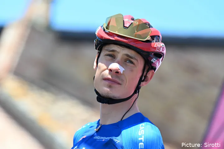 Jonas Vingegaard, Visma - Lease a Bike als Träger der Maglia Azzurra beim Giro.