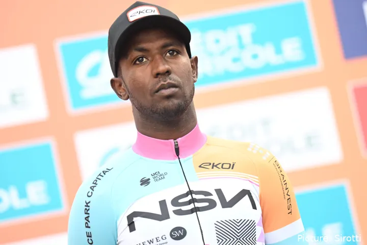Biniam Girmay bei der Teampräsentation von Milano-Sanremo 2026
