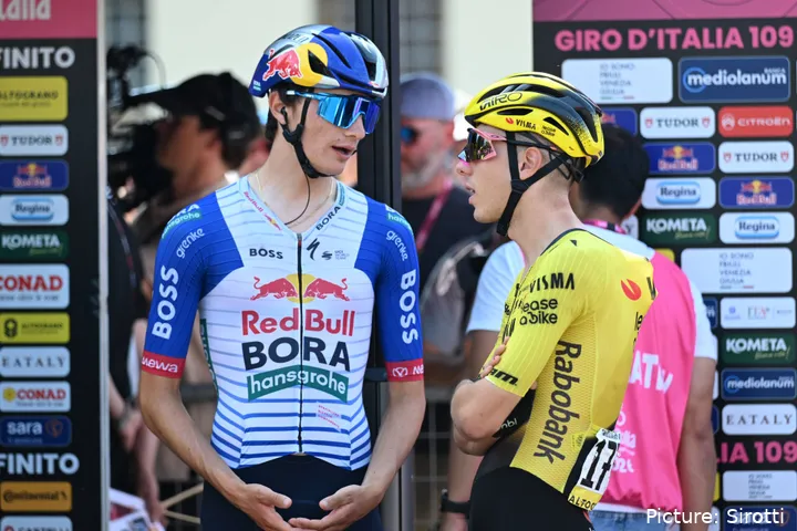 Giulio Pellizzari und Davide Piganzoli vor Etappe 20 beim Giro d'Italia 2026