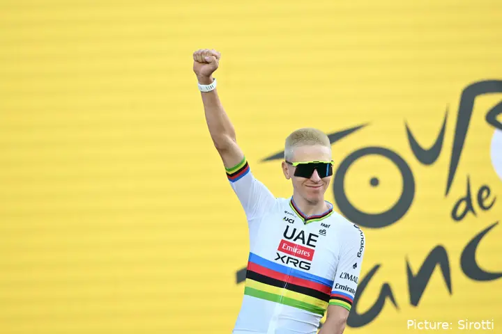 Tadej Pogačar bei der Teampräsentation der Tour de France 2026