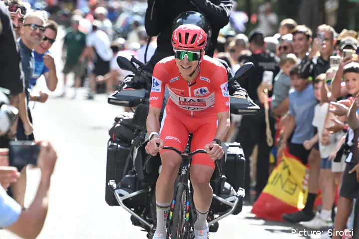 Tadej Pogacar in Aktion auf Etappe 7 der Vuelta a España 2026