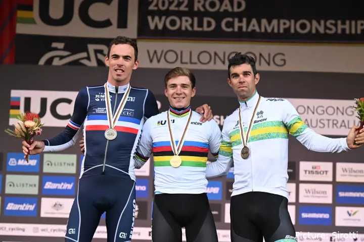 Remco Evenepoel, Christophe Laporte und Michael Matthews auf dem WM-Podium