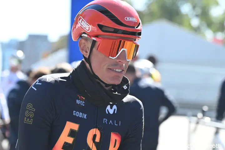 Enric Mas vor Rennstart.