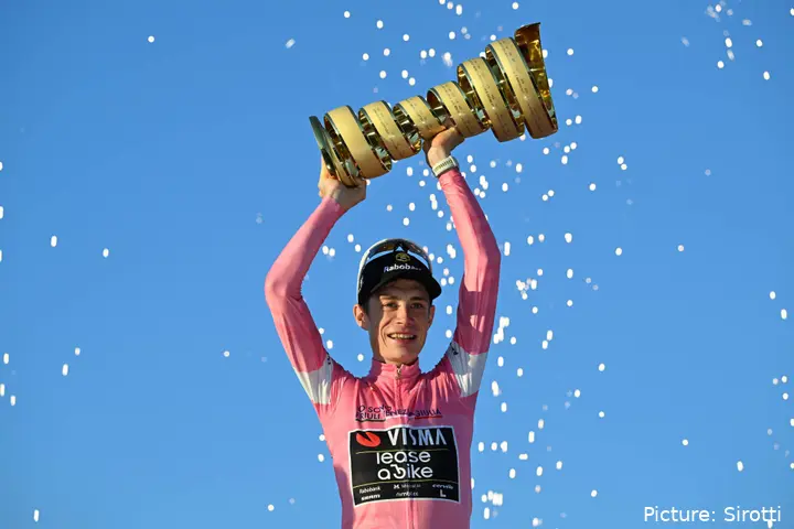 Jonas Vingegaard nach seinem Sieg beim Giro d’Italia 2026