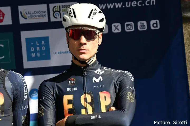 Juan Ayuso vor Rennstart.