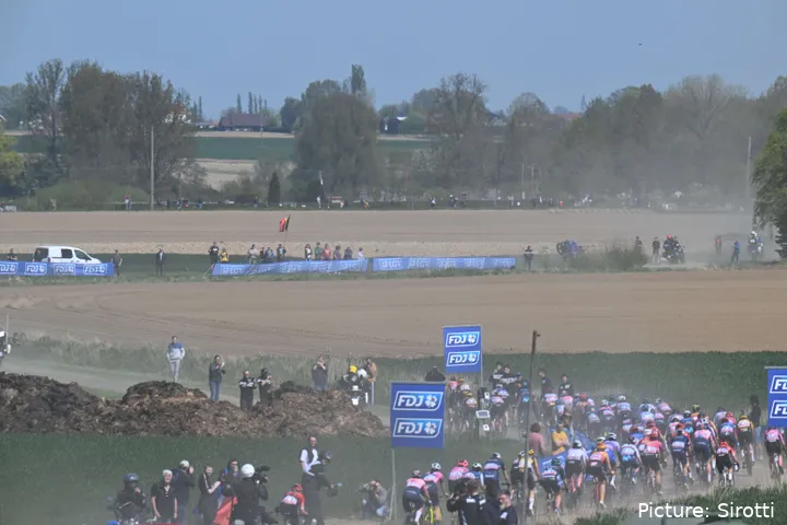 2022 Parijs-Roubaix peloton.&nbsp;@Sirotti