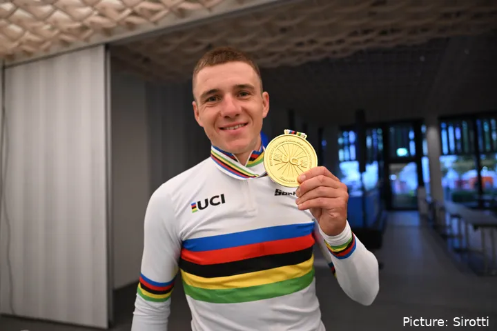 Evenepoel verdedigde met succes zijn wereldtitel tijdrijden in Zürich