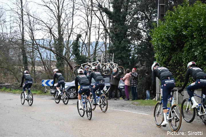 Soudal - Quick-Step verlaat het peloton