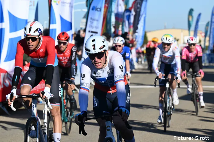 Lukas Kubis komt over de finish