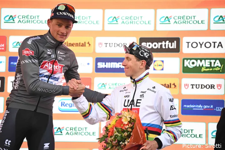 Van der Poel verslaat Pogacar in Milano-Sanremo