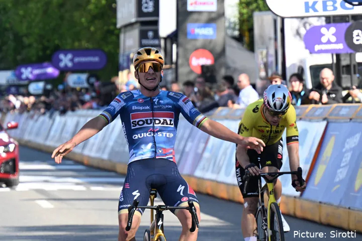 Remco Evenepoel overklast Wout van Aert in finale van de Brabantse Pijl