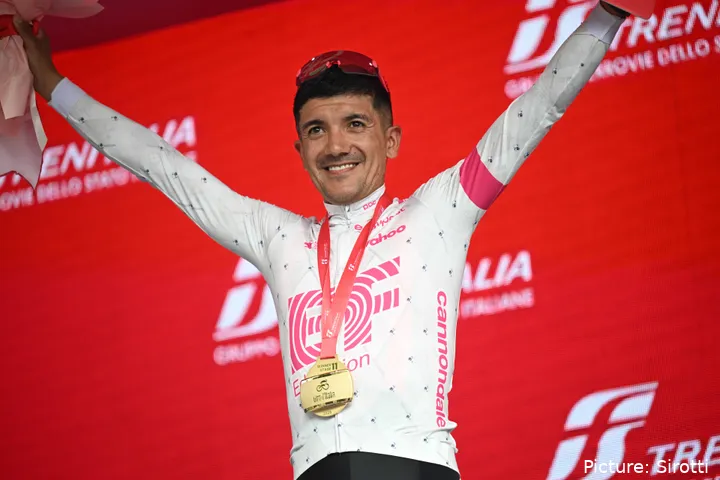 Richard Carapaz won etappe 11 van de Giro d'Italia 2025