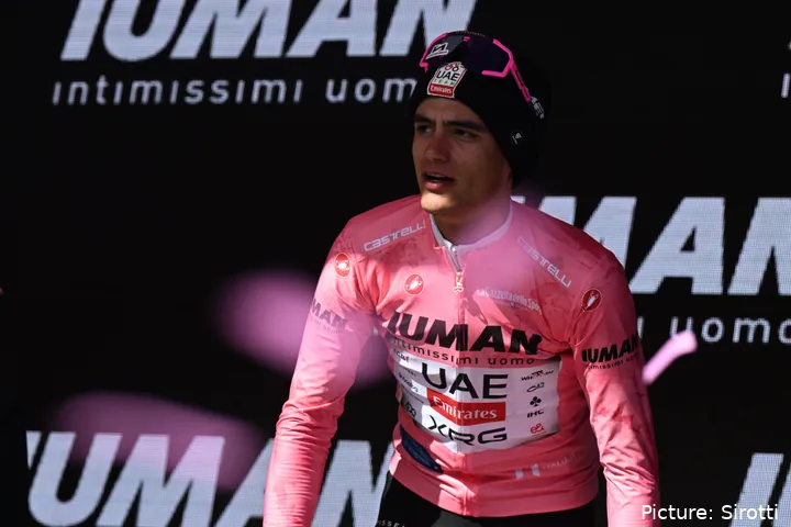 Isaac del Toro is één etappe verwijderd van het winnen van de Giro d'Italia 2025