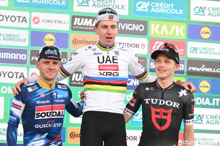 Storer op het podium van de Ronde van Lombardije 2025