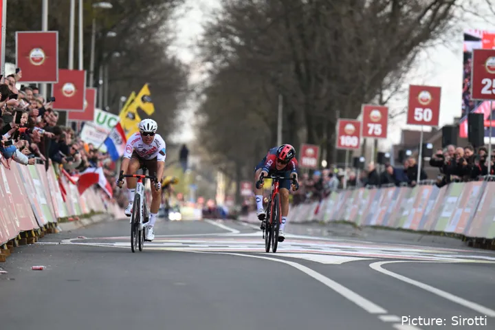 Michal Kwiatkowski boekte in 2022 een dramatische zege in de Amstel Gold Race, na een fotofinish tegen Benoît Cosnefroy. @Sirotti