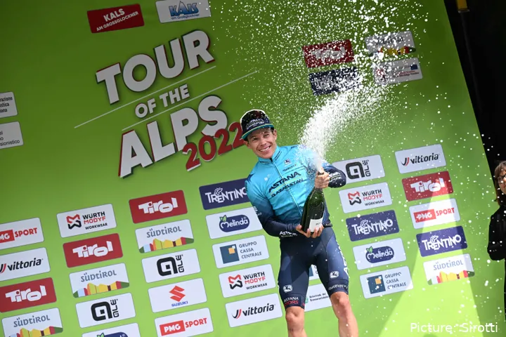 Miguel Angel Lopez op het podium