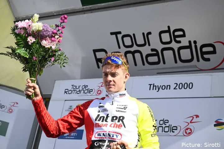 Louis Barre op het podium van de Tour de Romandie