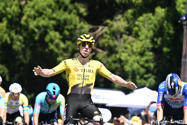 Matthew Brennan viert een van zijn vele zeges