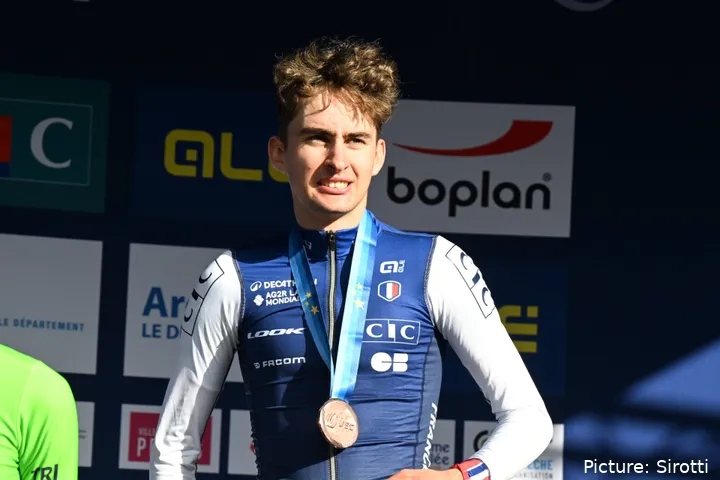 Paul Seixas met de bronzen medaille op het afgelopen EK Wielrennen