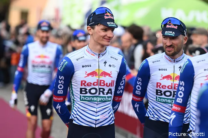 Giulio Pellizzari voor Strade Bianche 2026