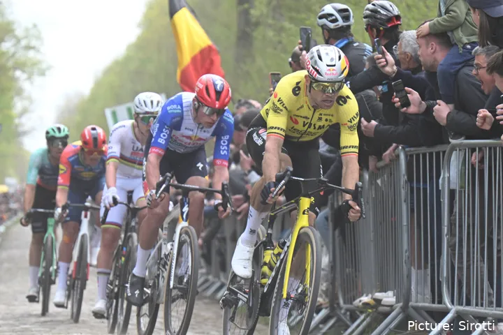 Wout van Aert tijdens Parijs-Roubaix 2026