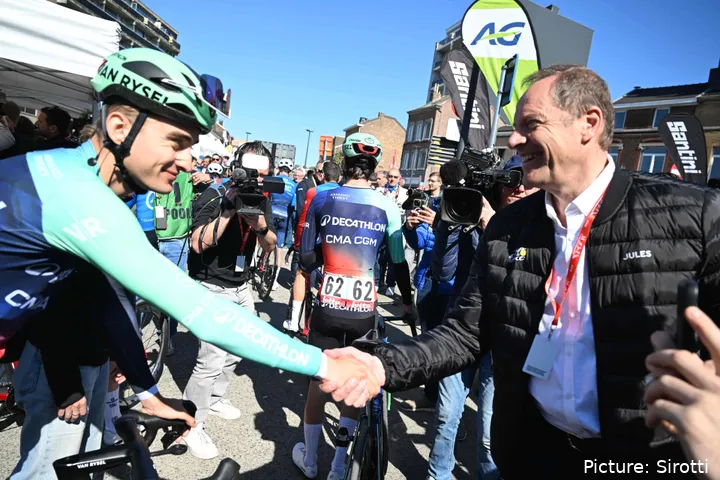 Paul Seixas en Christian Prudhomme voorafgaand aan La Flèche Wallonne 2026