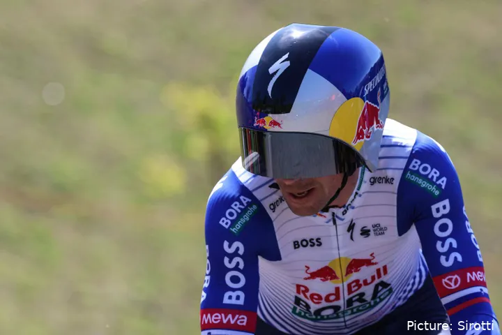 Primoz Roglic tijdens de tijdrit in de Ronde van Baskenland 2026