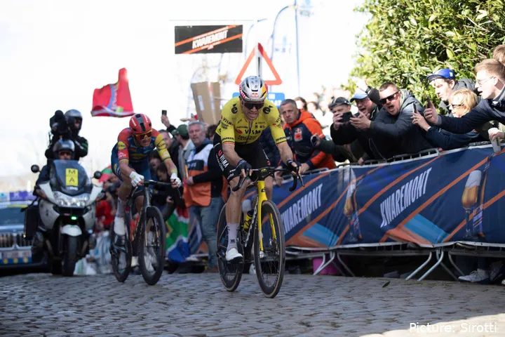 Wout van Aert tijdens de Ronde van Vlaanderen 2026