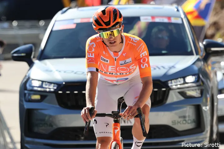 Oscar Onley tijdens etappe 5 van de Volta a Catalunya 2026