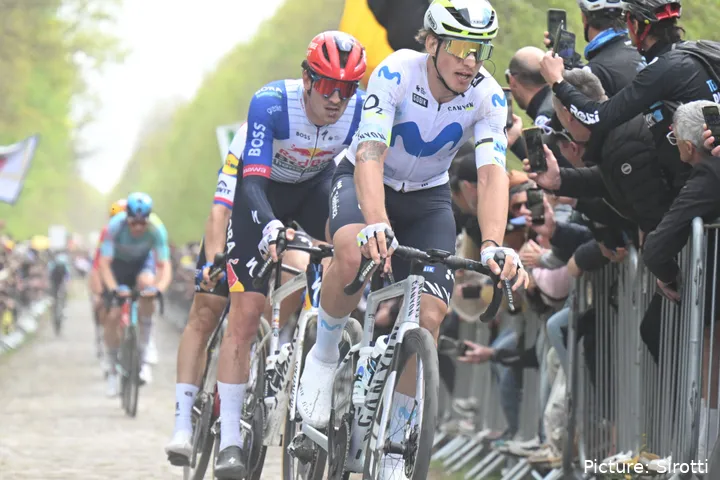 Iván García Cortina bij Paris-Roubaix 2026 met Movistar Team.