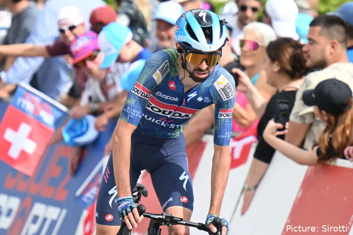 Valentin Paret-Peintre komt over de streep in de Tour de Romandie 2026