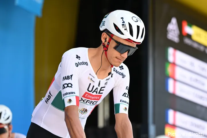 Isaac Del Toro voor etappe 5 van de Tour Auvergne-Rhône-Alpes 2026
