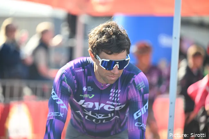 Michael Matthews in actie voor Team Jayco AlUla