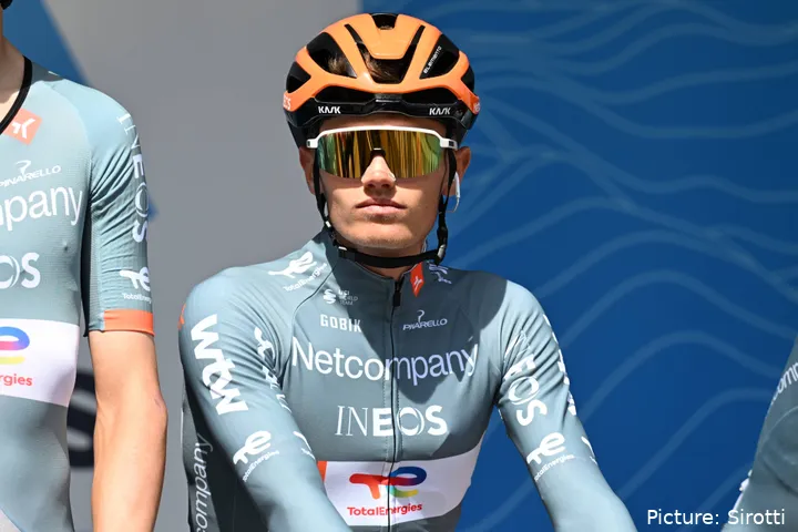 Oscar Onley vóór etappe 1 van de Tour Auvergne-Rhône-Alpes 2026