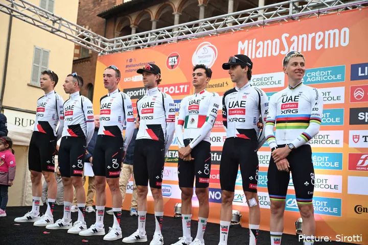 UAE Team Emirates - XRG tijdens de ploegenpresentatie van Milano–Sanremo 2026