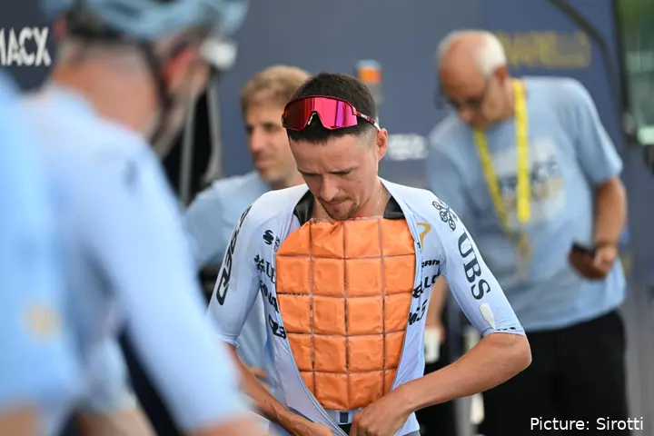 Tom Pidcock voor de start van Etappe 9 in de Tour de France 2026