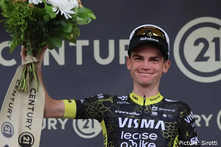 Sepp Kuss ontvangt de prijs van de strijdlust in etappe 20 van de Tour de France 2026