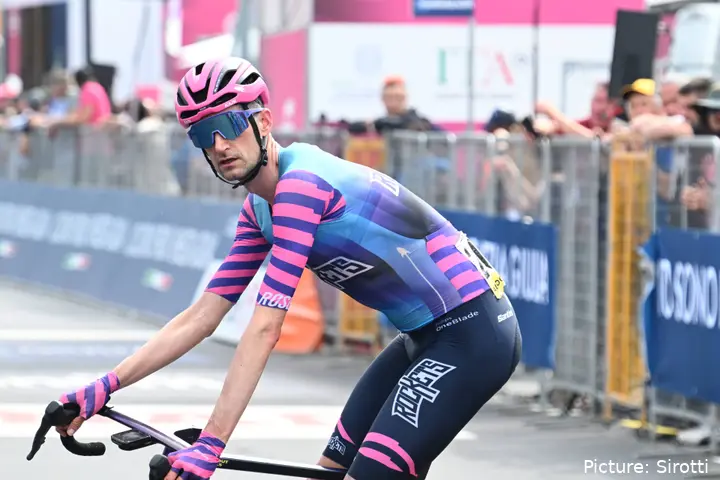 Wout Poels wint op etappe 20 van de Giro d'Italia 2026