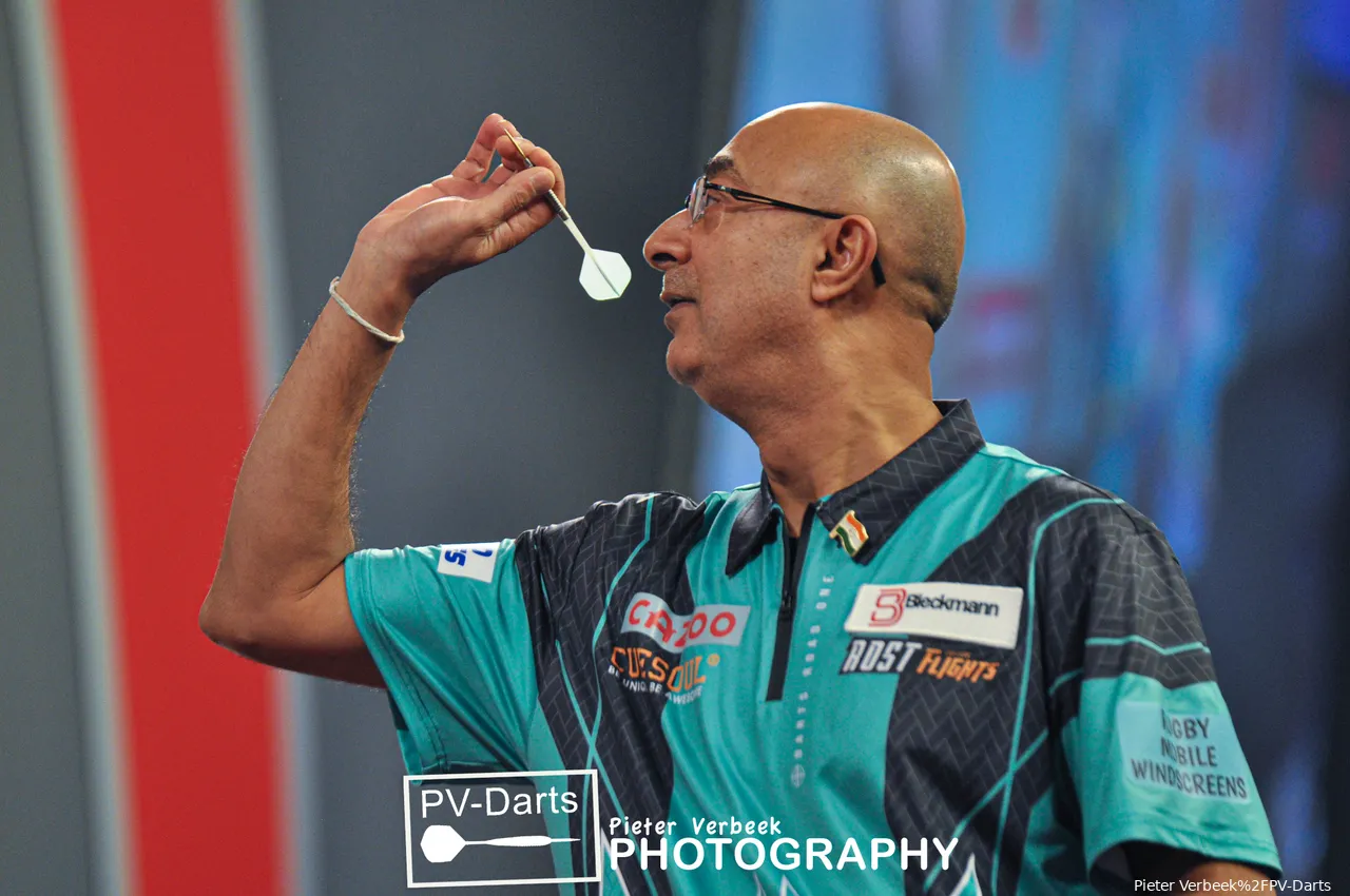 Prakash Jiwa in Aktion bei der Darts-Weltmeisterschaft 2023