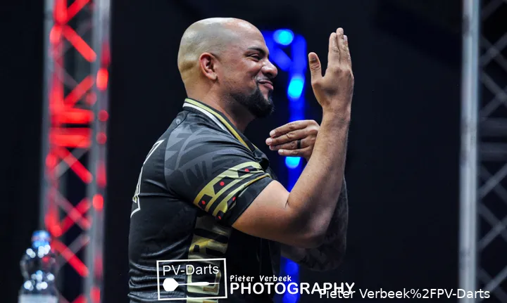 Devon Petersen mit seinem typischen Tanz vor jedem Spiel