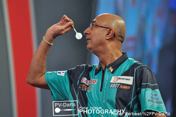 Prakash Jiwa in Aktion bei der Darts-Weltmeisterschaft 2023