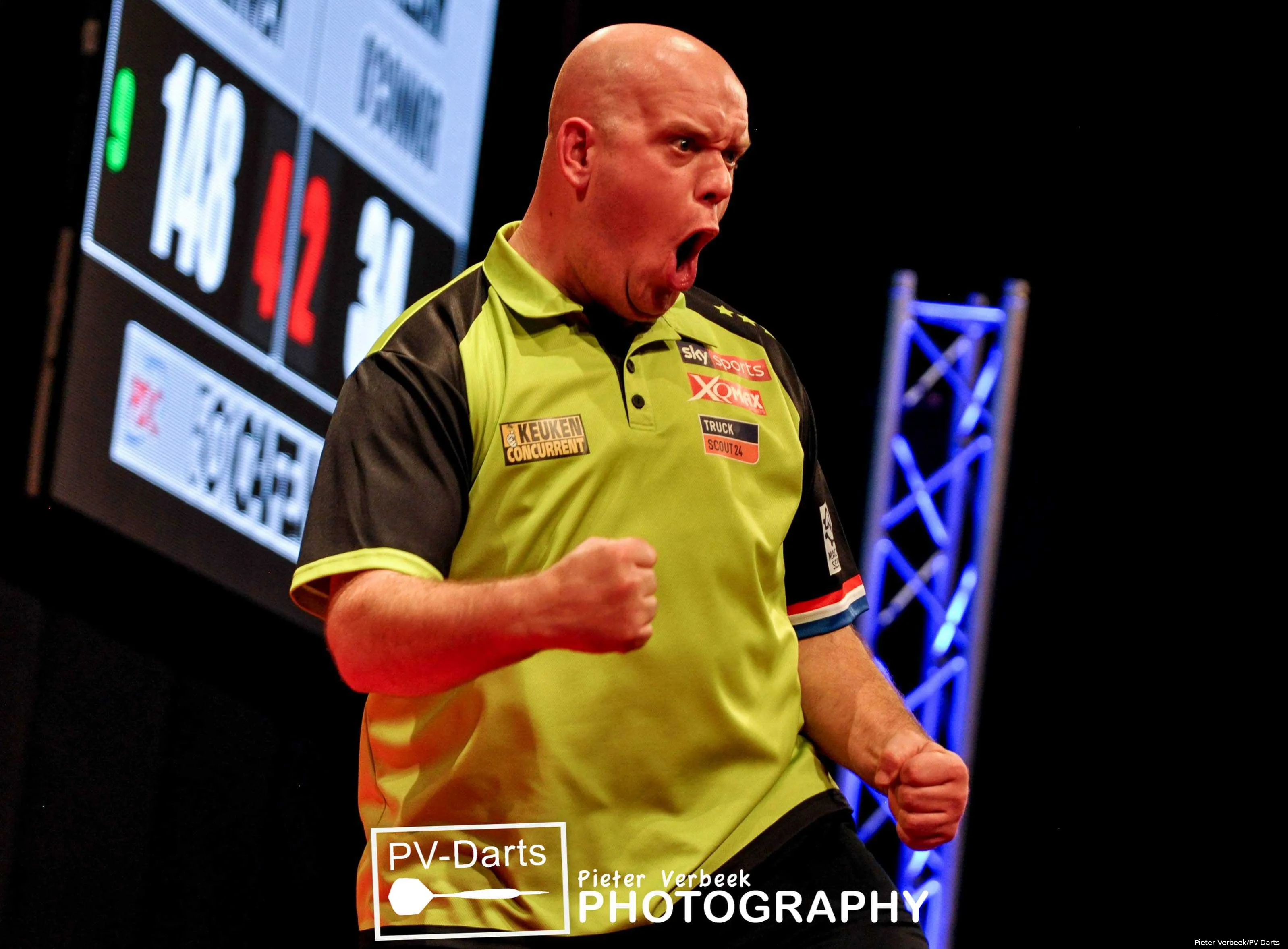 Michael van Gerwen DDM19 R2 9