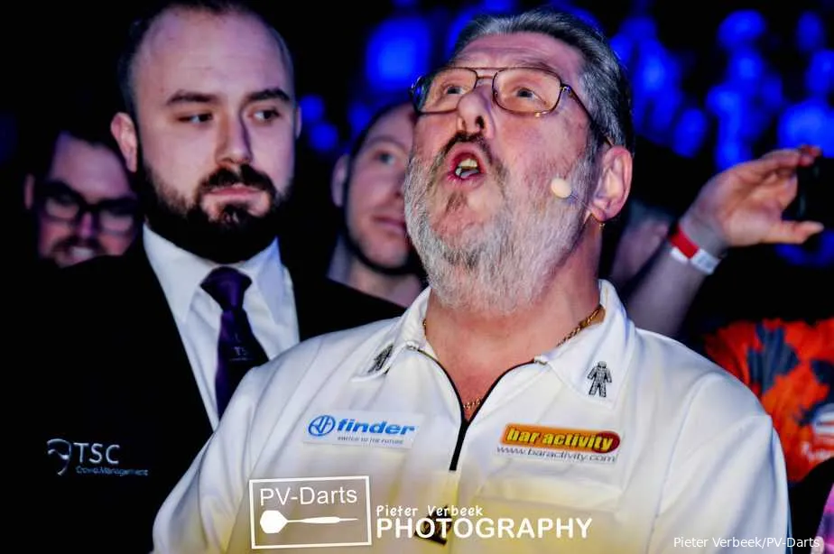 Martin Adams darts scaled