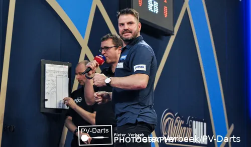 Chas Barstow in action at the 2022 Darts World Cup